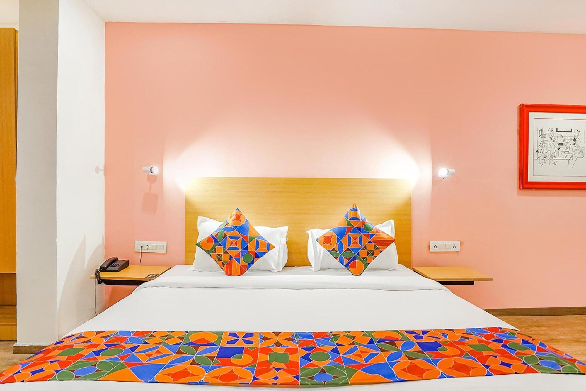Super Townhouse O Hotel Aditya Residency Near Parthala Over Bridge Sector 121 Noida Indirapuram Eksteriør bilde