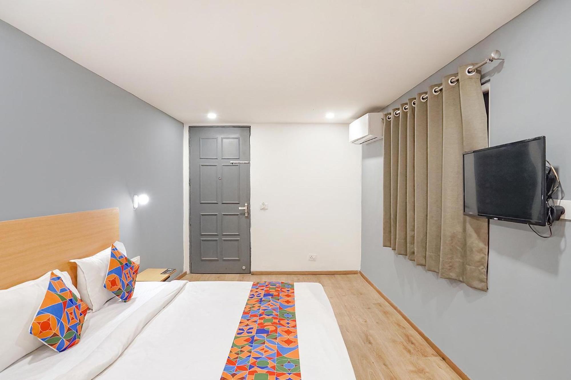 Super Townhouse O Hotel Aditya Residency Near Parthala Over Bridge Sector 121 Noida Indirapuram Eksteriør bilde