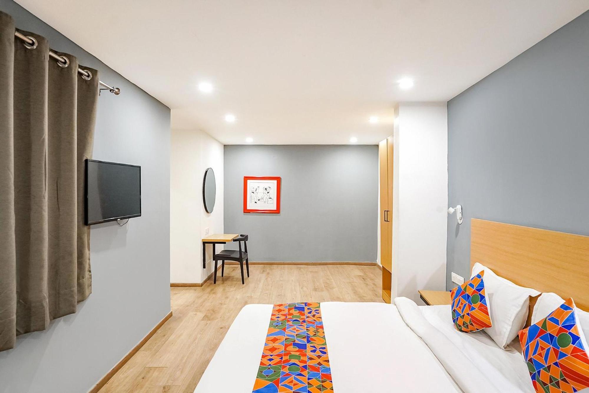 Super Townhouse O Hotel Aditya Residency Near Parthala Over Bridge Sector 121 Noida Indirapuram Eksteriør bilde