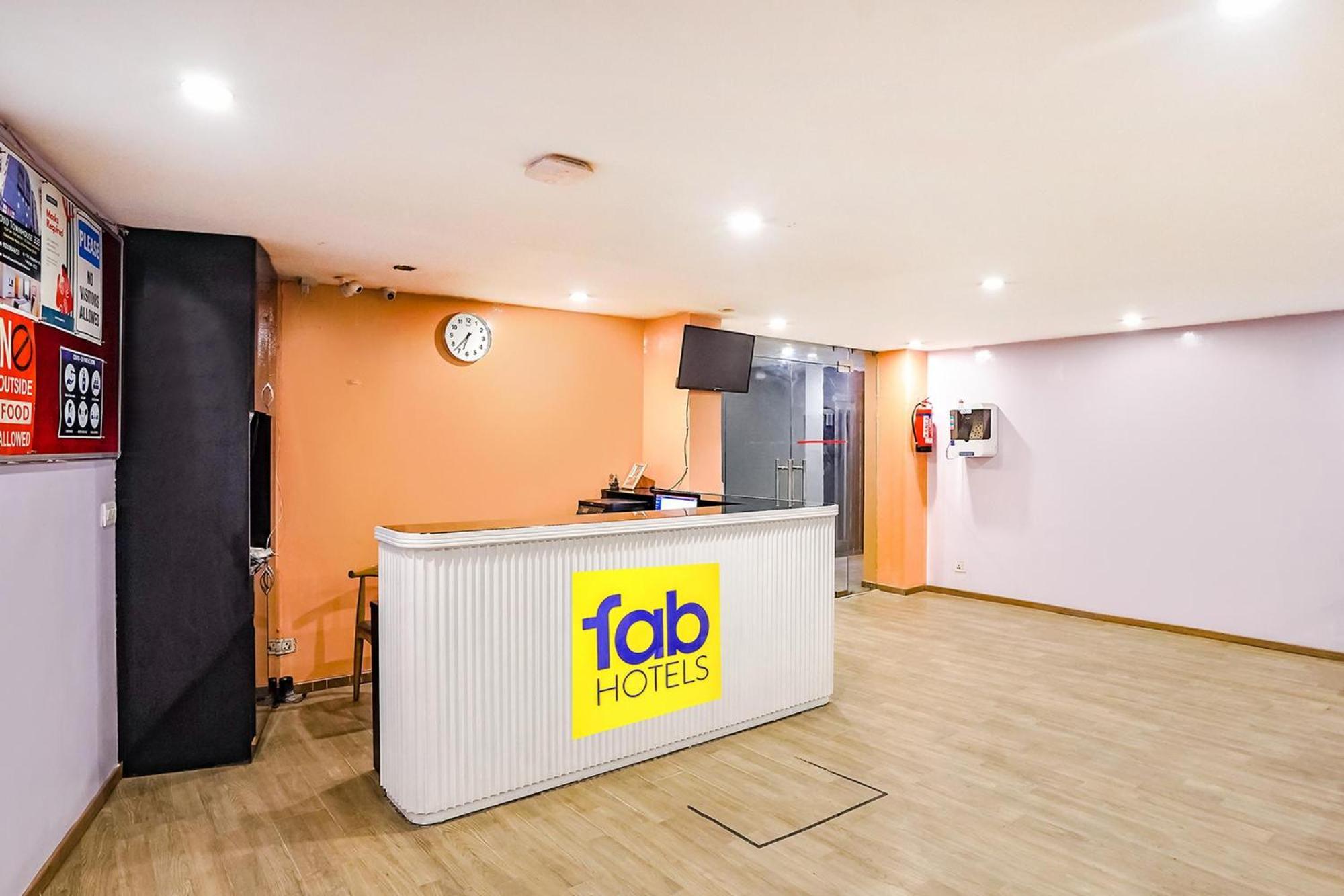 Super Townhouse O Hotel Aditya Residency Near Parthala Over Bridge Sector 121 Noida Indirapuram Eksteriør bilde