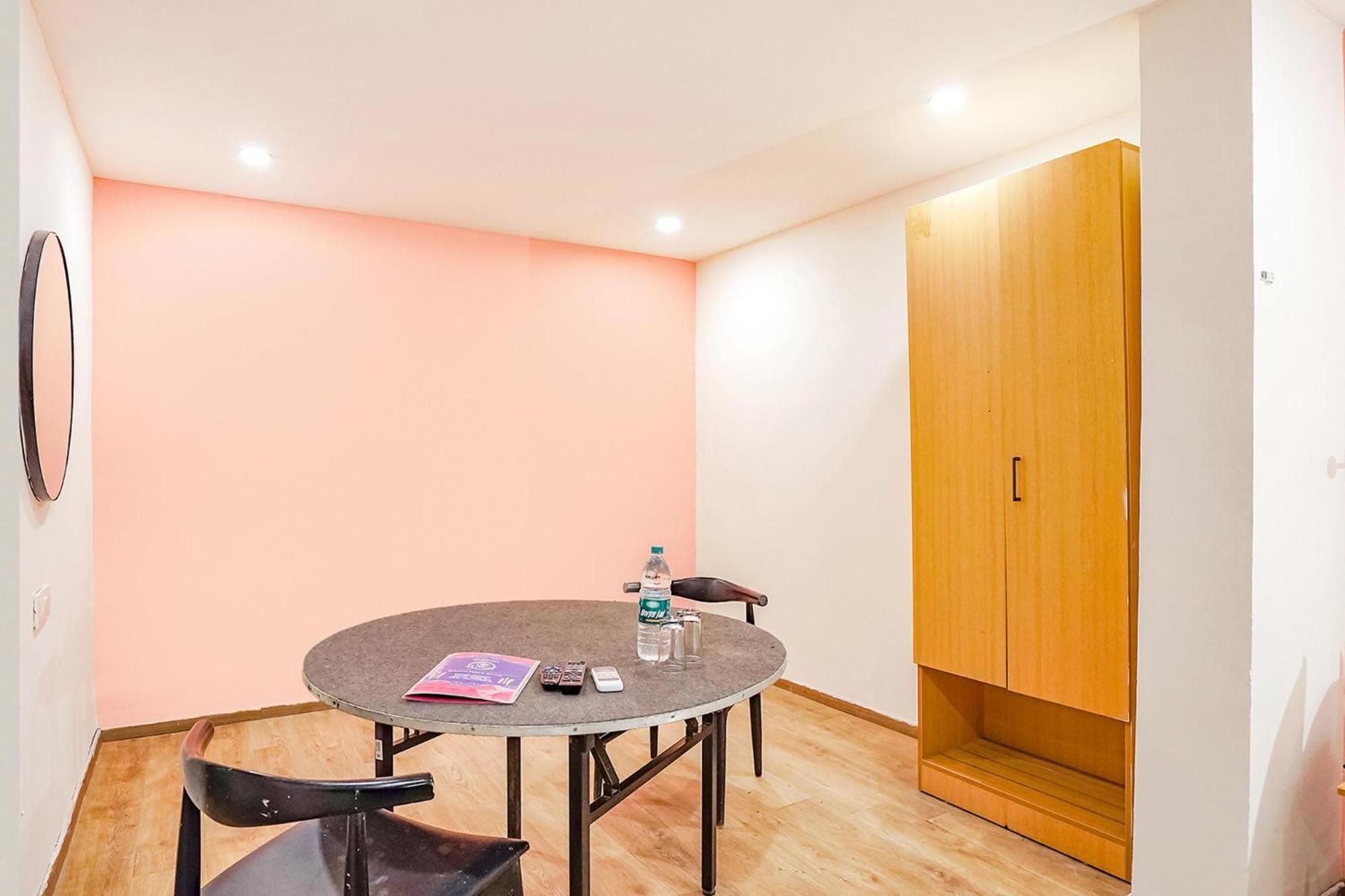 Super Townhouse O Hotel Aditya Residency Near Parthala Over Bridge Sector 121 Noida Indirapuram Eksteriør bilde