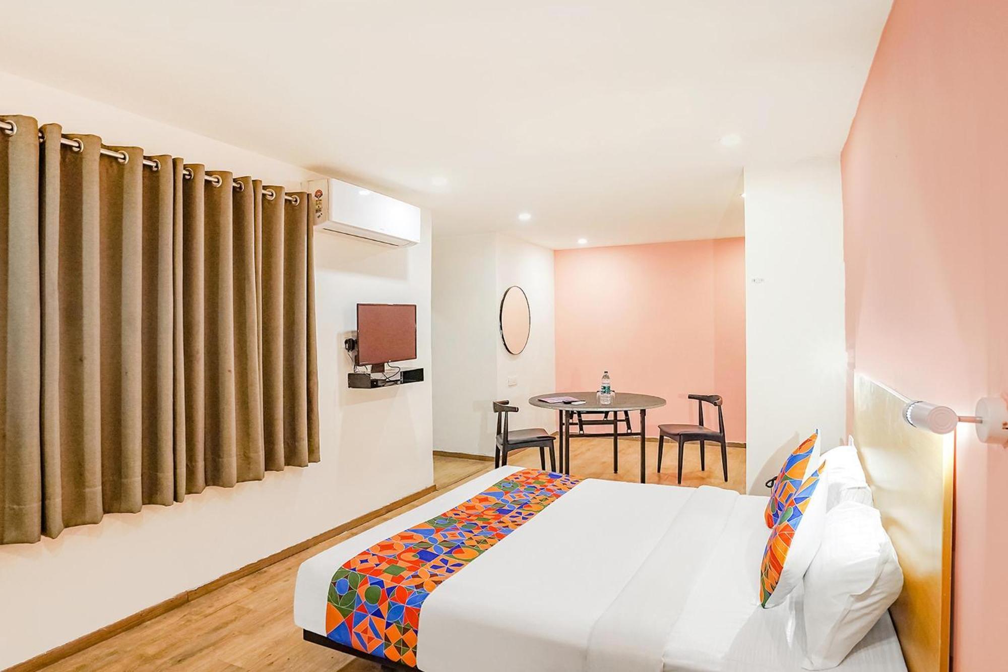 Super Townhouse O Hotel Aditya Residency Near Parthala Over Bridge Sector 121 Noida Indirapuram Eksteriør bilde