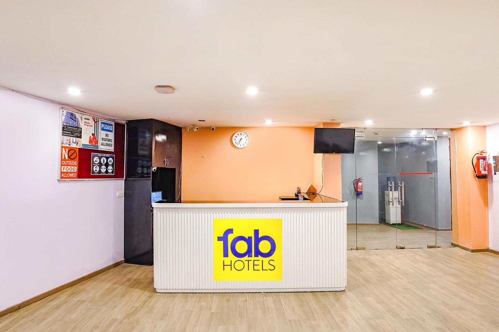 Super Townhouse O Hotel Aditya Residency Near Parthala Over Bridge Sector 121 Noida Indirapuram Eksteriør bilde
