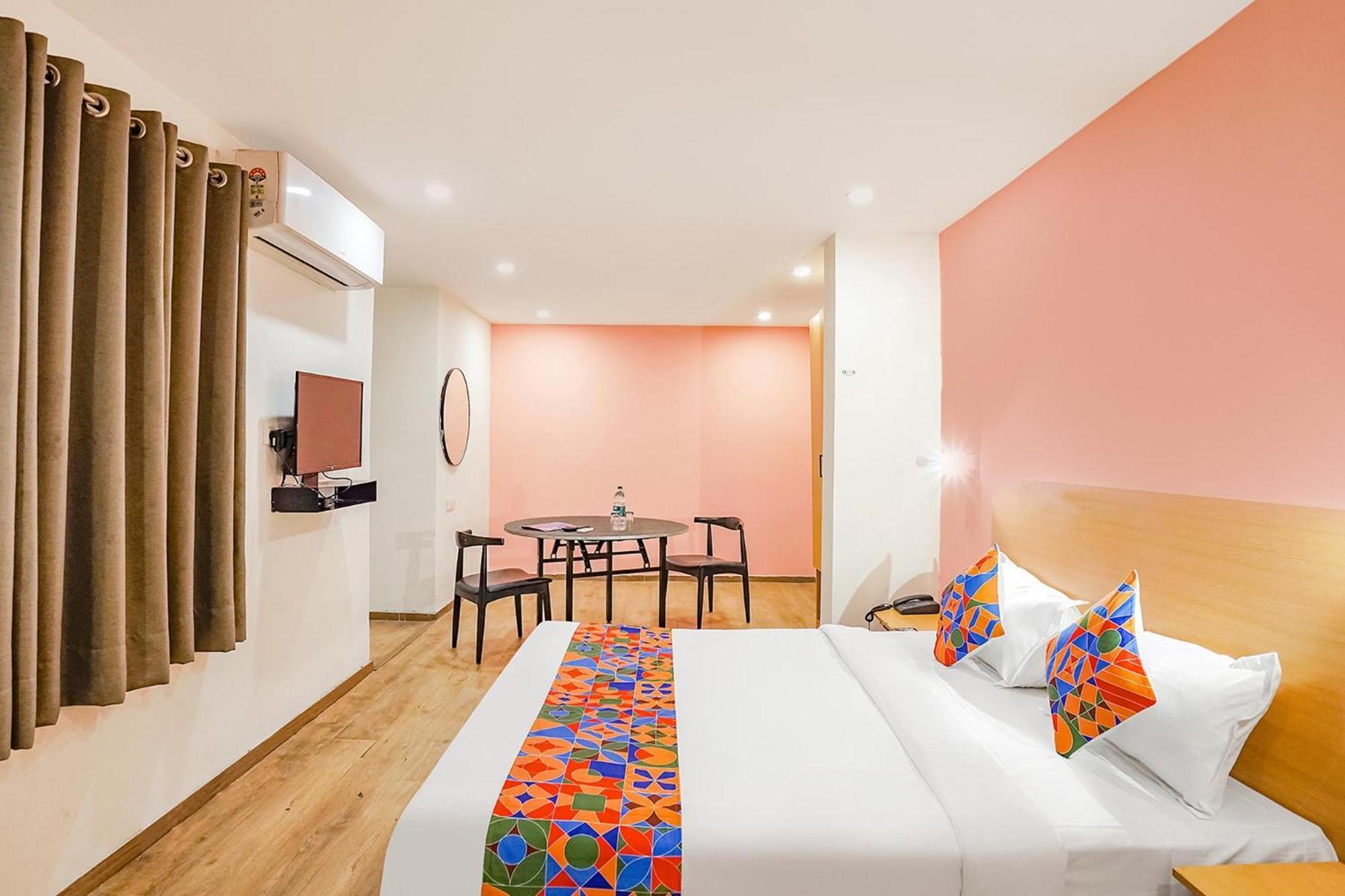 Super Townhouse O Hotel Aditya Residency Near Parthala Over Bridge Sector 121 Noida Indirapuram Eksteriør bilde