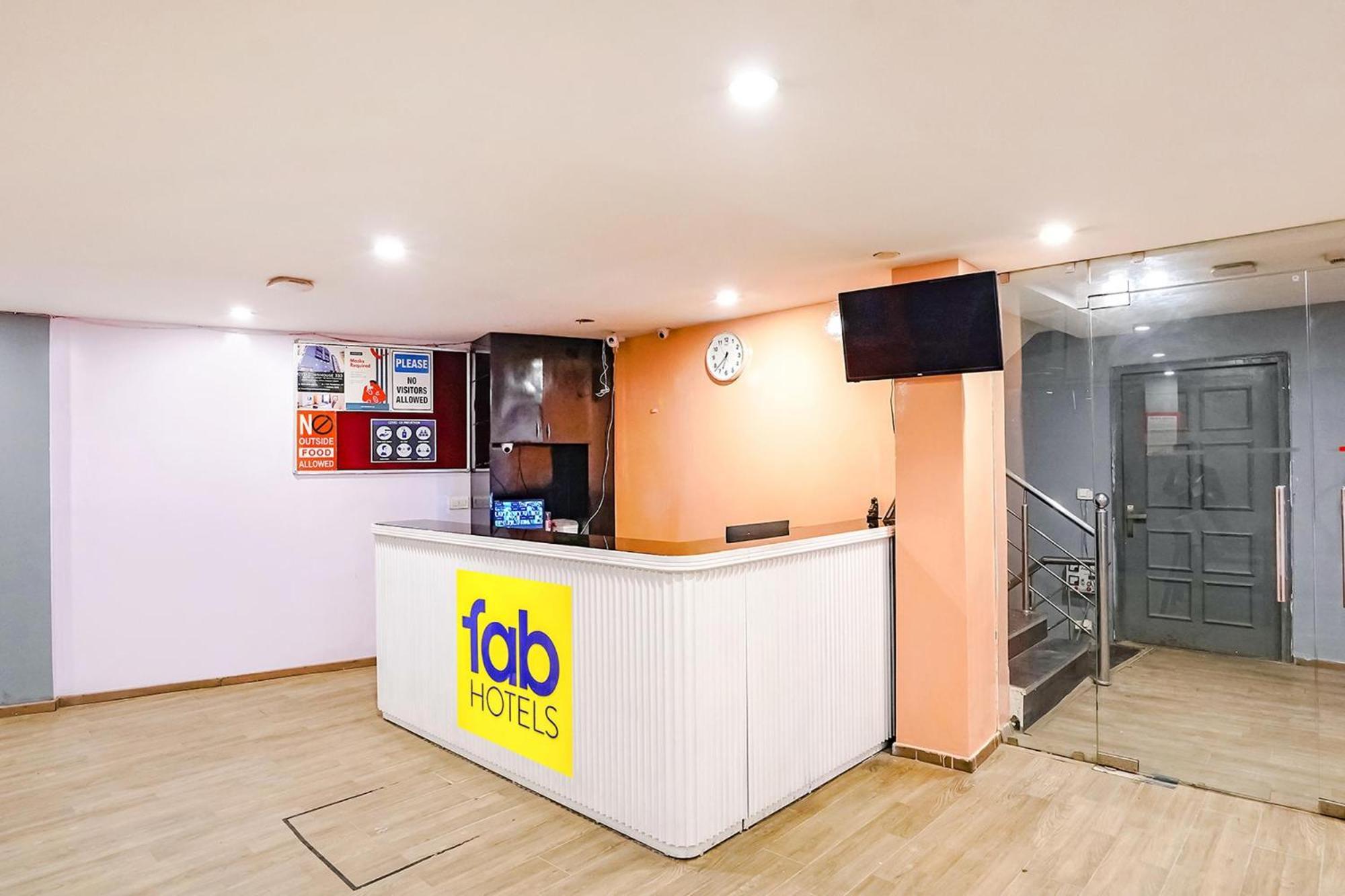 Super Townhouse O Hotel Aditya Residency Near Parthala Over Bridge Sector 121 Noida Indirapuram Eksteriør bilde
