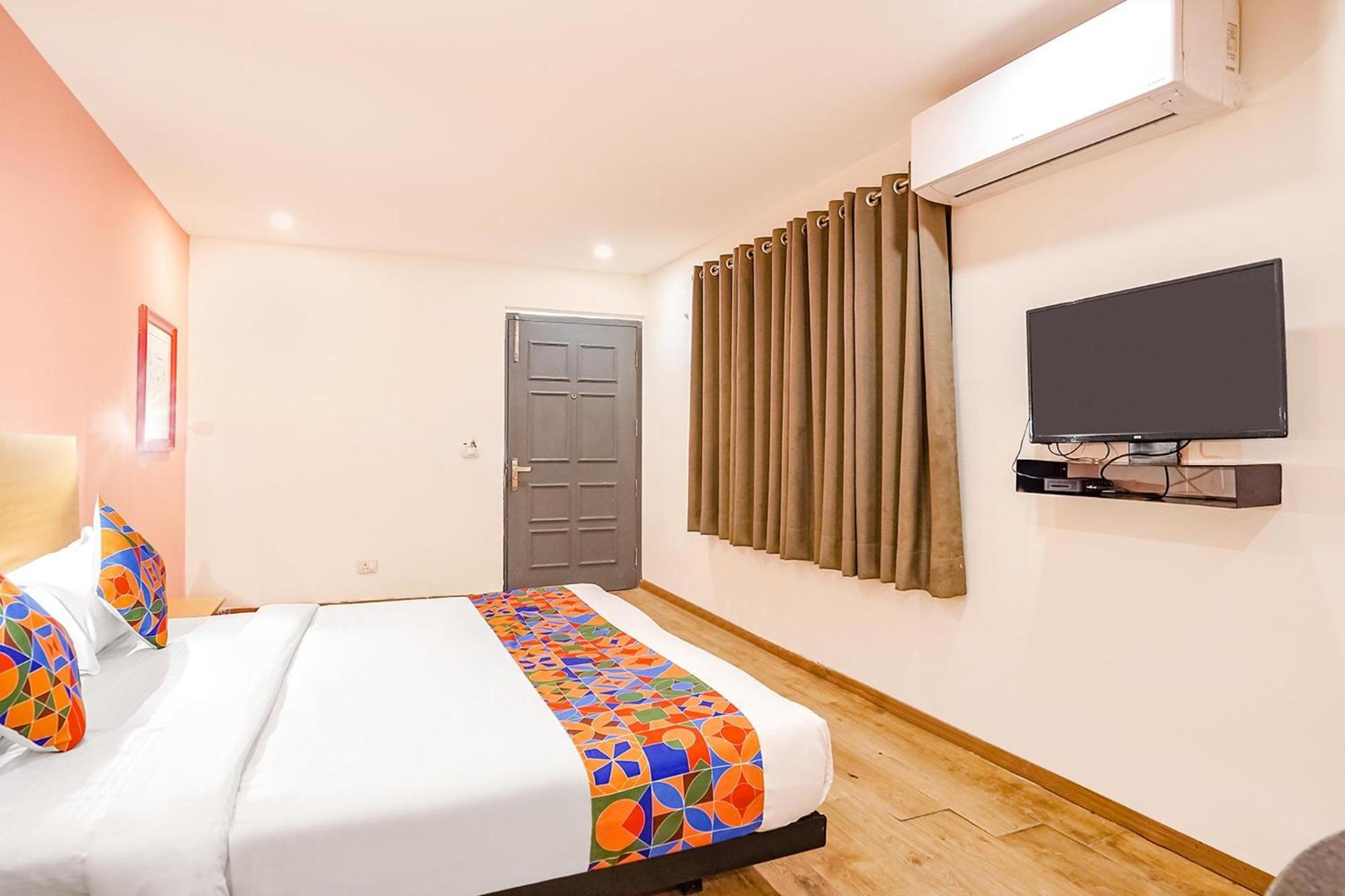 Super Townhouse O Hotel Aditya Residency Near Parthala Over Bridge Sector 121 Noida Indirapuram Eksteriør bilde