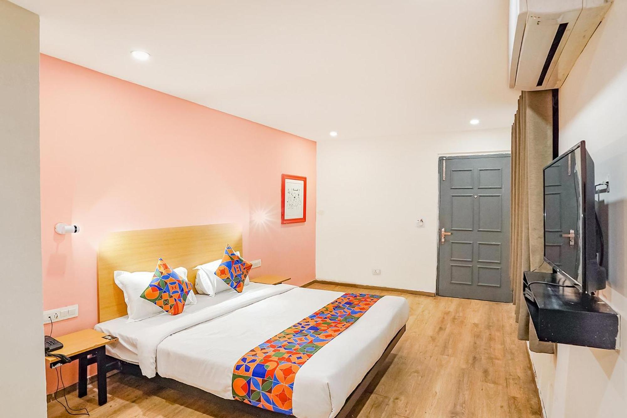 Super Townhouse O Hotel Aditya Residency Near Parthala Over Bridge Sector 121 Noida Indirapuram Eksteriør bilde