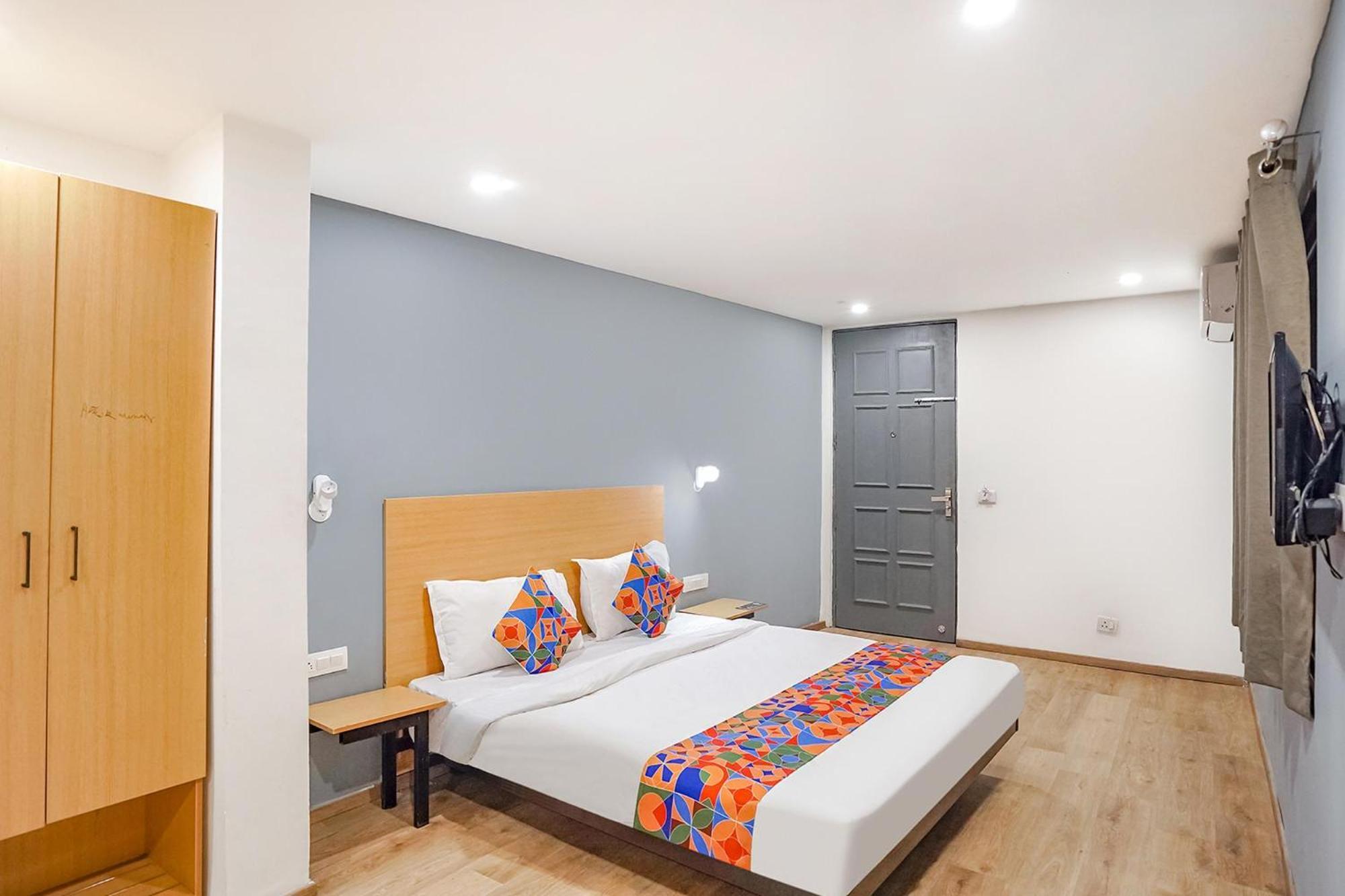 Super Townhouse O Hotel Aditya Residency Near Parthala Over Bridge Sector 121 Noida Indirapuram Eksteriør bilde