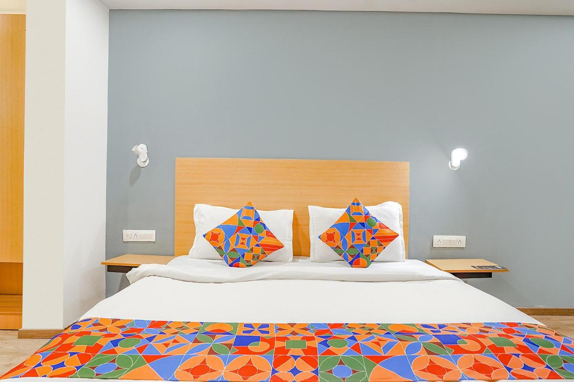 Super Townhouse O Hotel Aditya Residency Near Parthala Over Bridge Sector 121 Noida Indirapuram Eksteriør bilde