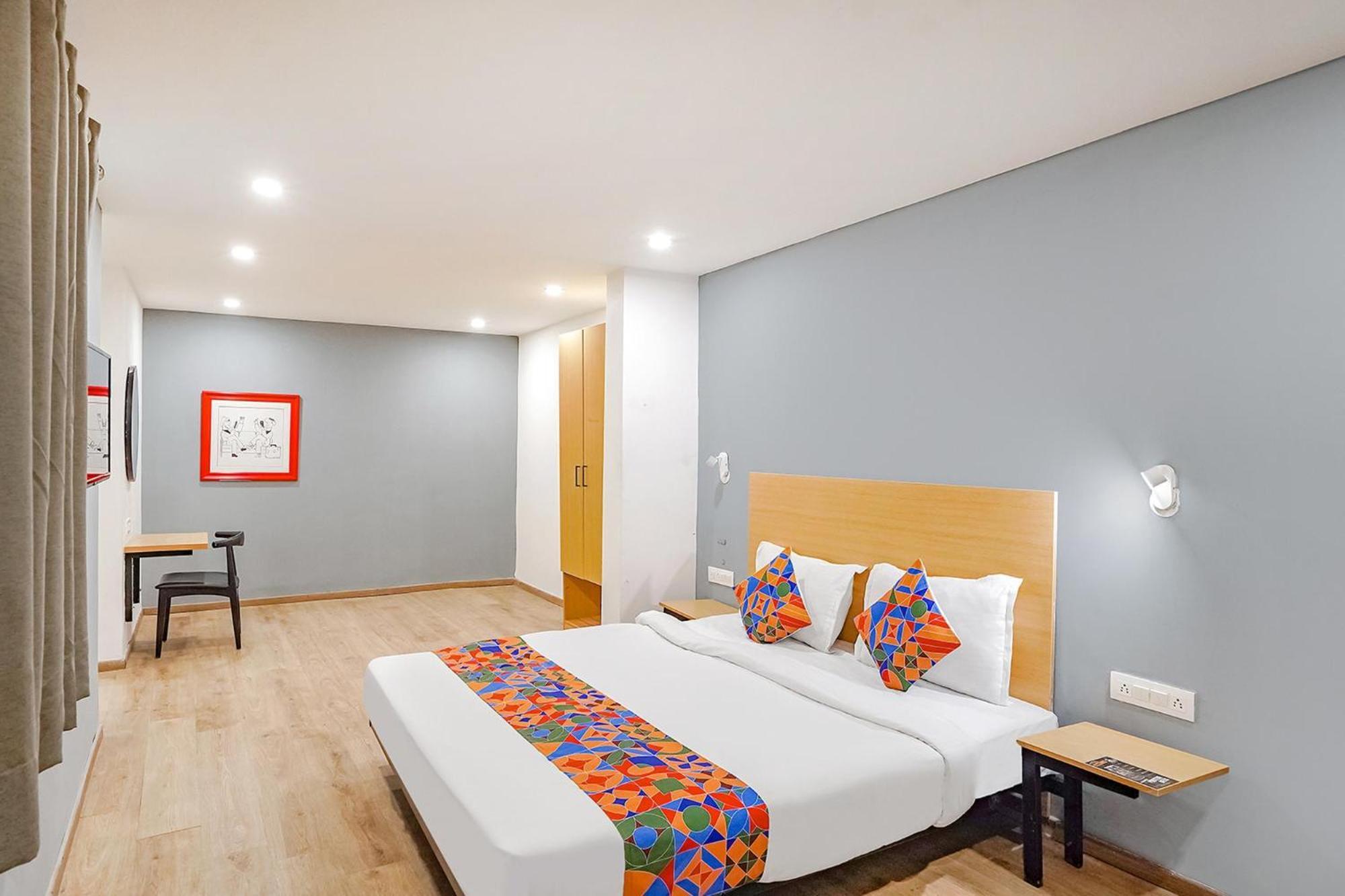 Super Townhouse O Hotel Aditya Residency Near Parthala Over Bridge Sector 121 Noida Indirapuram Eksteriør bilde