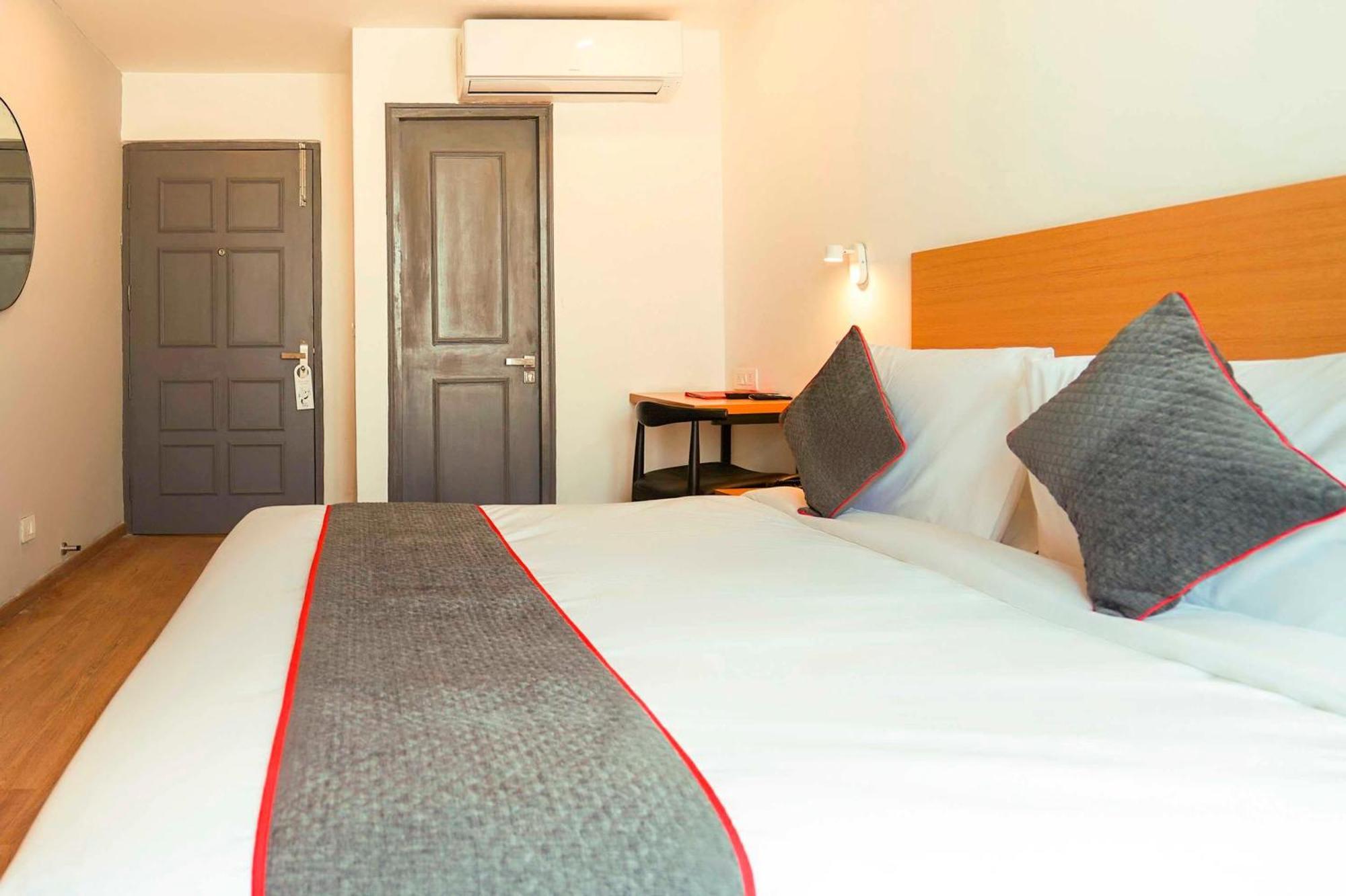 Super Townhouse O Hotel Aditya Residency Near Parthala Over Bridge Sector 121 Noida Indirapuram Eksteriør bilde