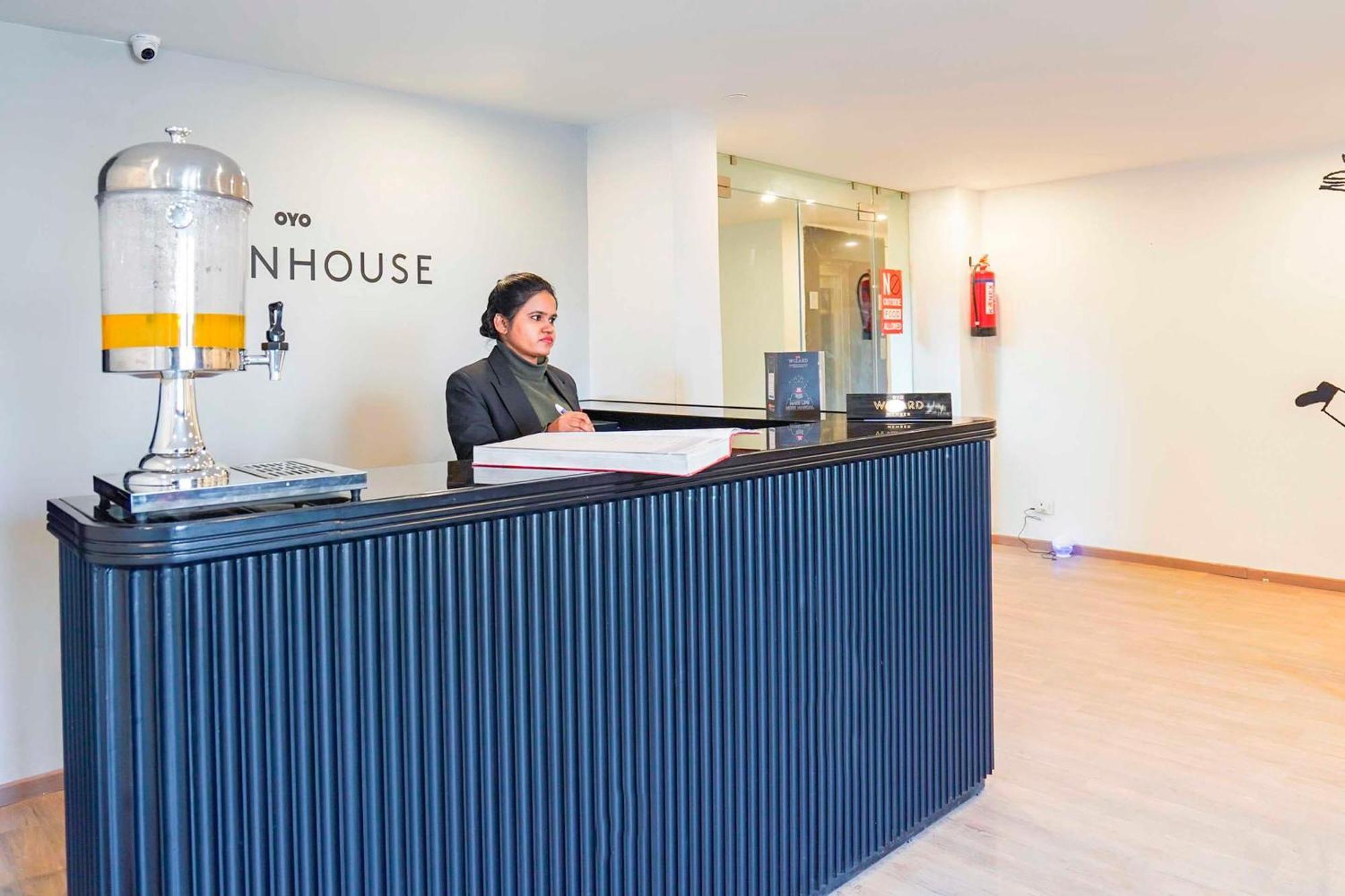 Super Townhouse O Hotel Aditya Residency Near Parthala Over Bridge Sector 121 Noida Indirapuram Eksteriør bilde