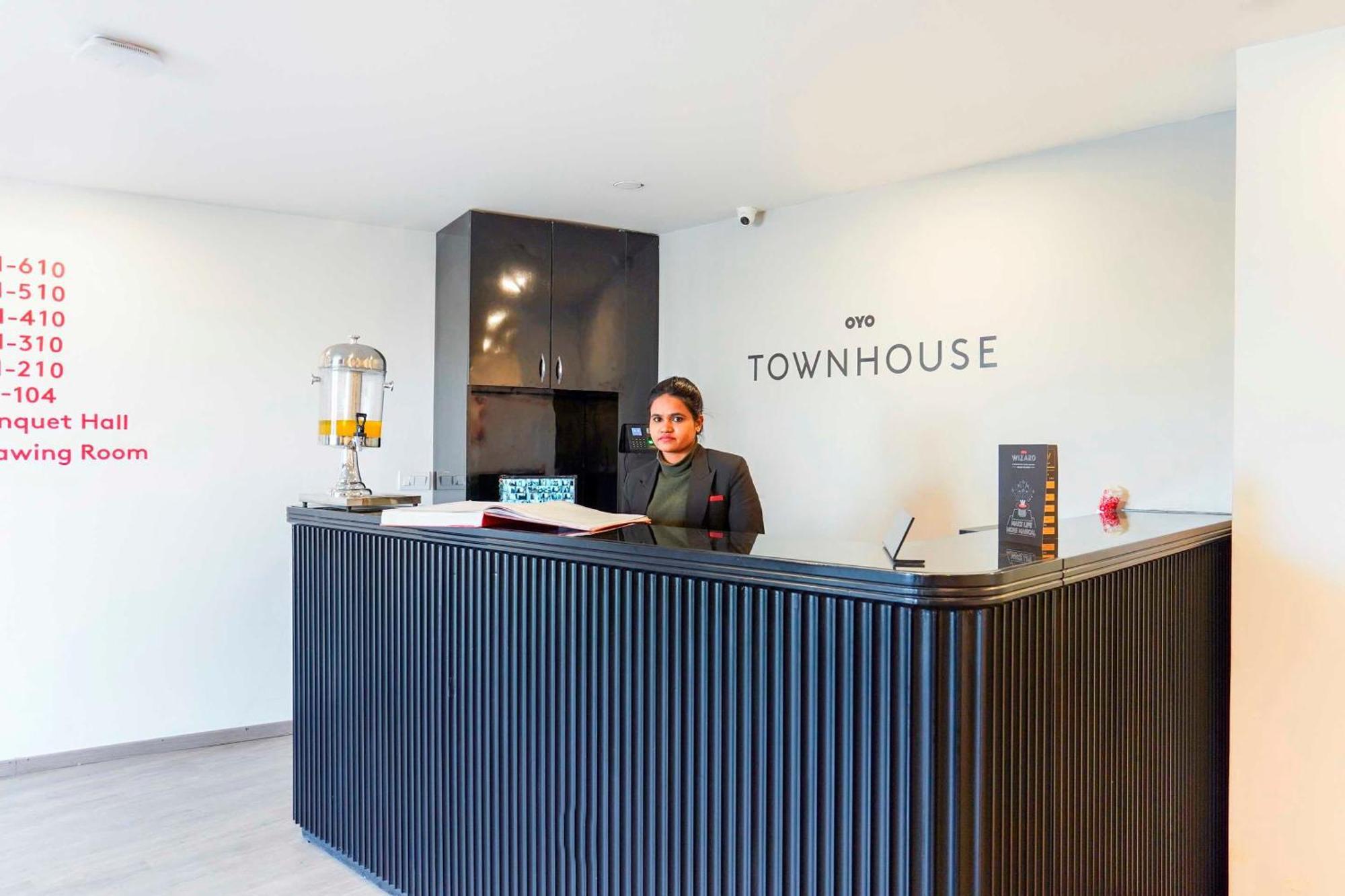 Super Townhouse O Hotel Aditya Residency Near Parthala Over Bridge Sector 121 Noida Indirapuram Eksteriør bilde