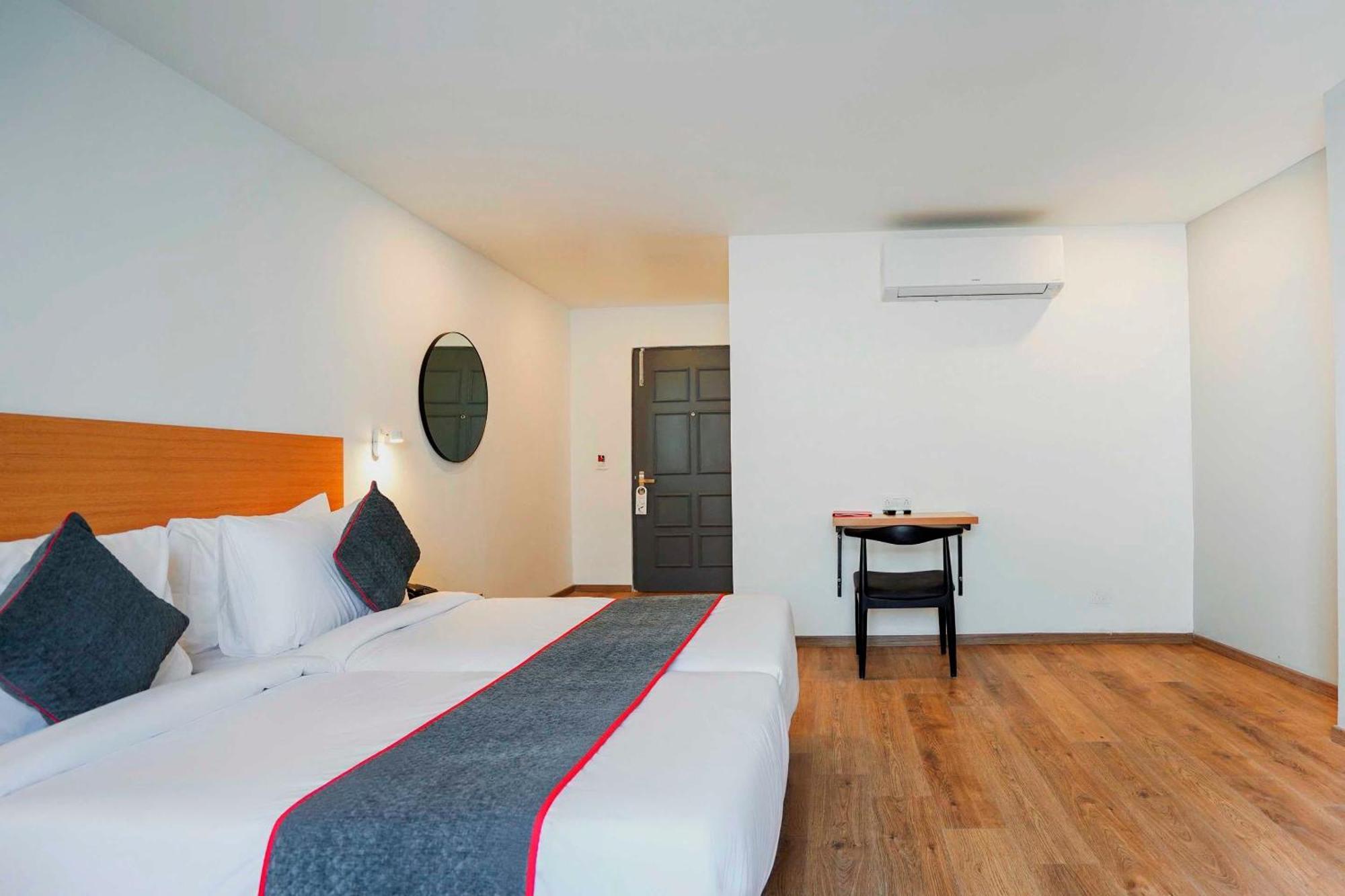 Super Townhouse O Hotel Aditya Residency Near Parthala Over Bridge Sector 121 Noida Indirapuram Eksteriør bilde
