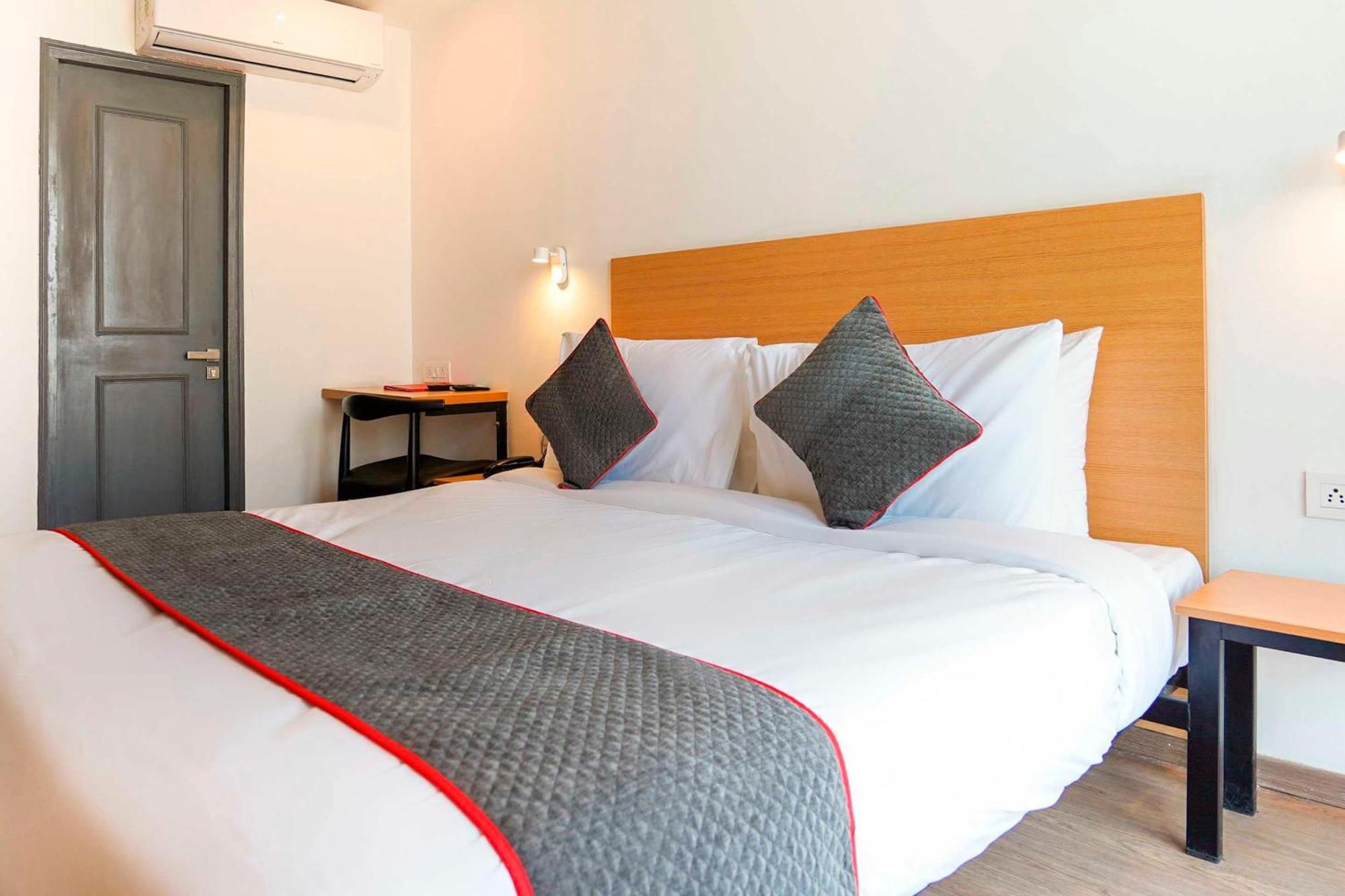 Super Townhouse O Hotel Aditya Residency Near Parthala Over Bridge Sector 121 Noida Indirapuram Eksteriør bilde